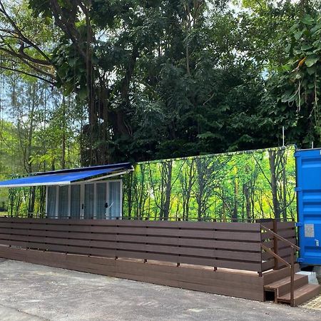 Shipping Container Hotel At Haw Par Villa Googlemap Address 27 Zehnder Road Taxi And Cars Can Only Enter Via Zehnder Road Singapur Exterior foto