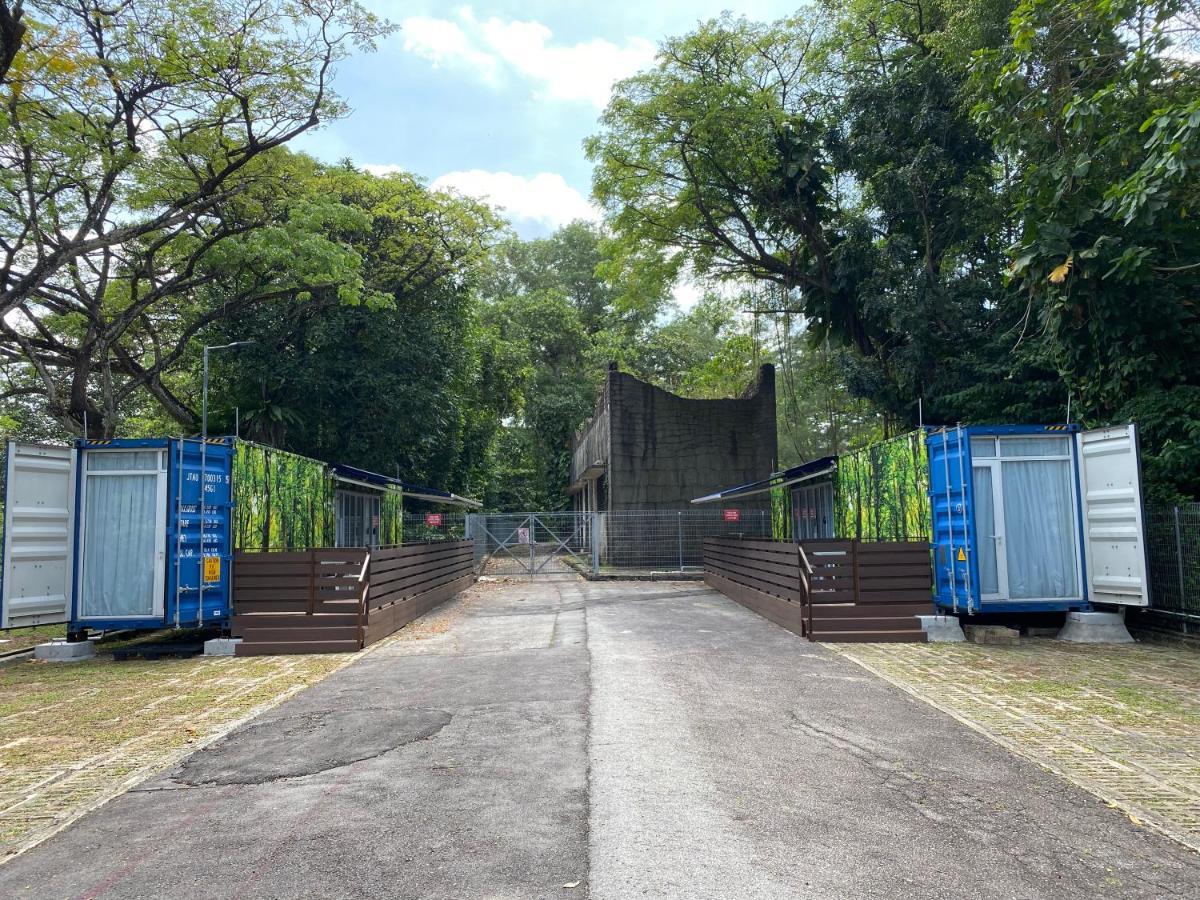 Shipping Container Hotel At Haw Par Villa Googlemap Address 27 Zehnder Road Taxi And Cars Can Only Enter Via Zehnder Road Singapur Exterior foto